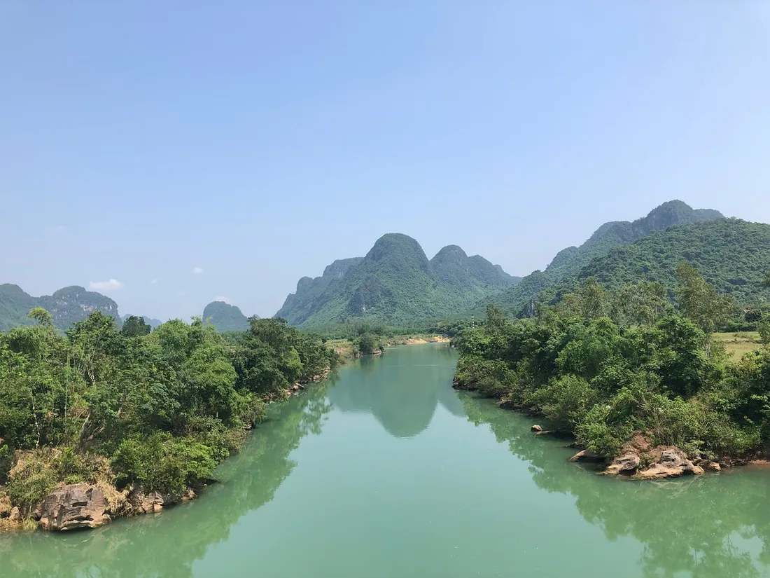 The valley road along the river, on the Bong Lai loop.