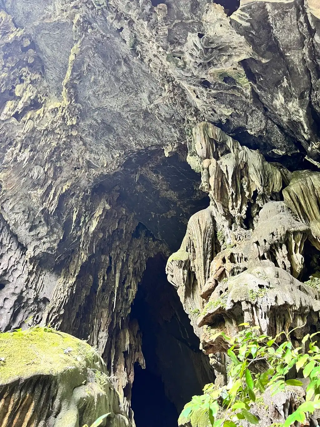 Elephant Cave & Ma Da Valley, cave