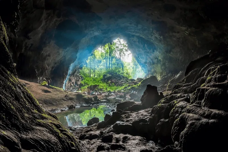 Hang Pygmy: the cave entrance and the pool inside