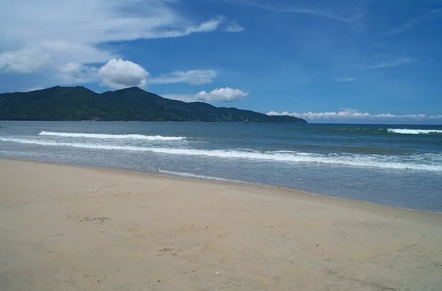 Hang Nuoc Nut: Non nuoc Beach