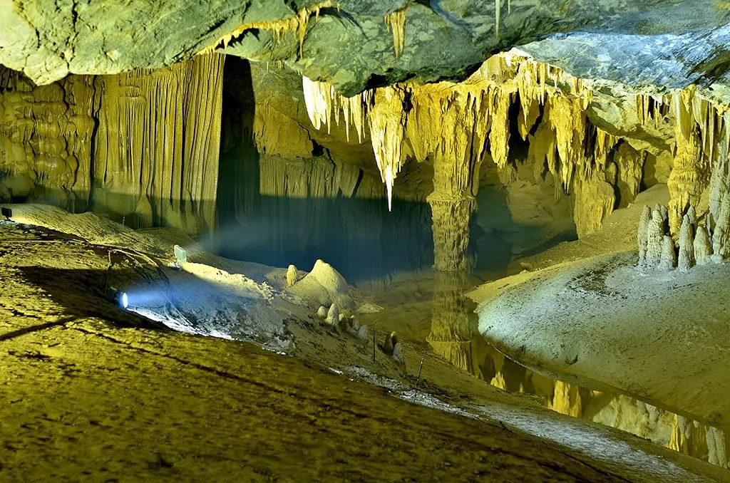 Paradise Cave: inside the cave