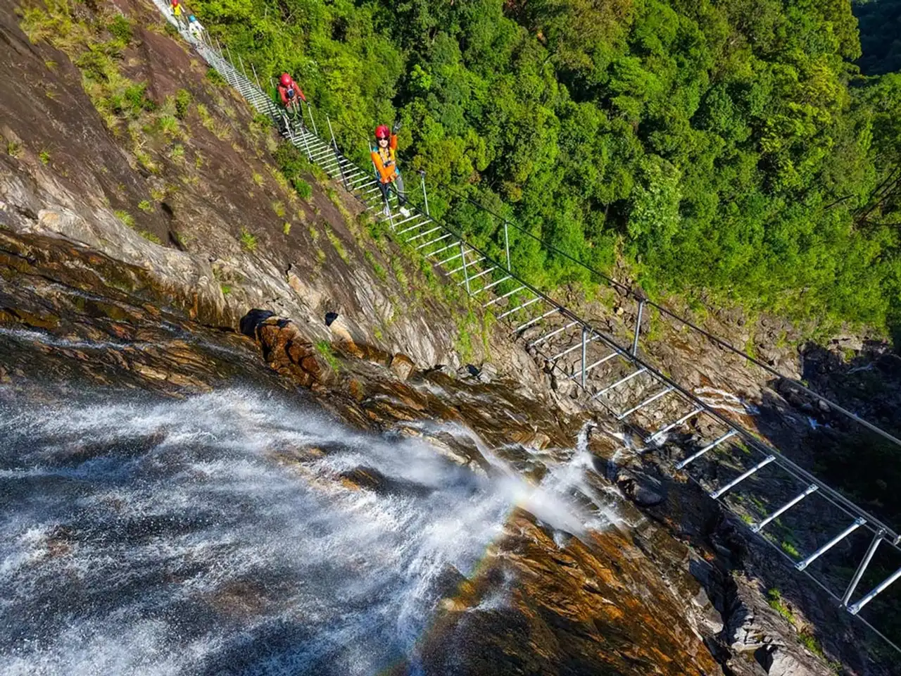 The ladder route traversing the face of the Do Quyen waterfall
