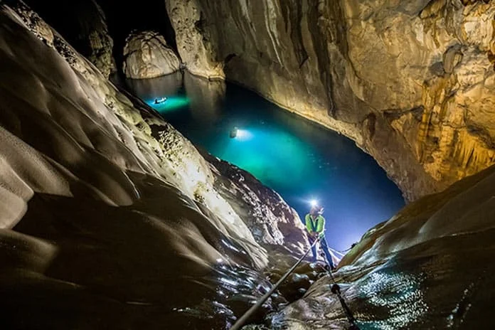 A clear turquoise pool deep inside Hang Nuoc Nut