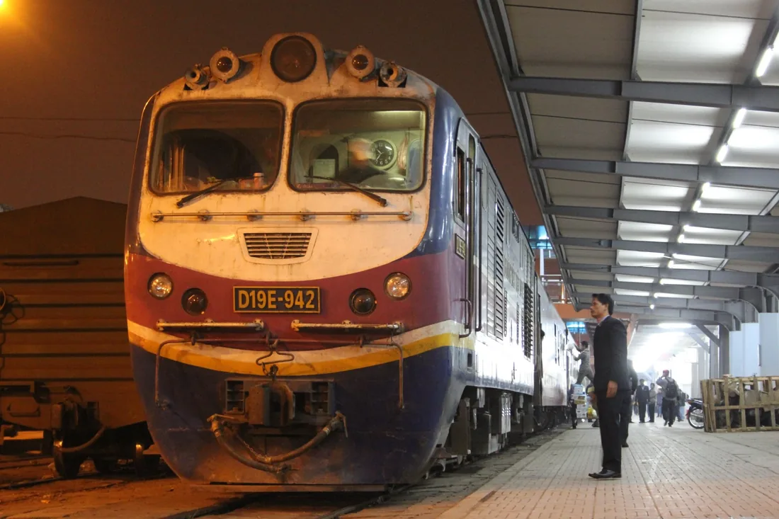 Il Reunification Express al binario.