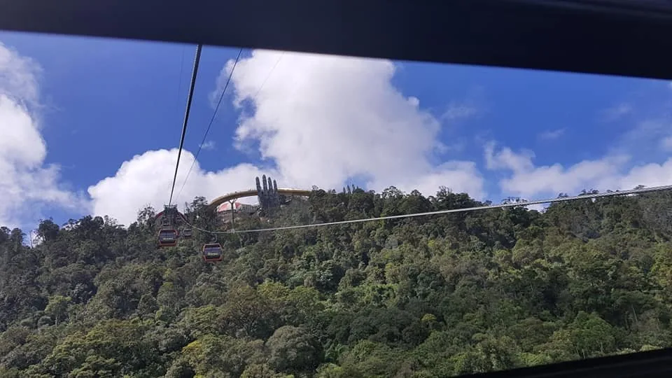 Die Goldene Brücke in den Ba-Na-Bergen bei Da Nang.