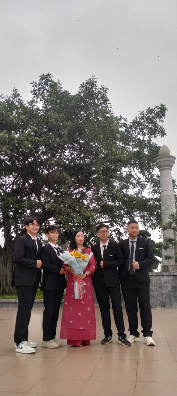 Du khách ở Tràng An, Ninh Bình.