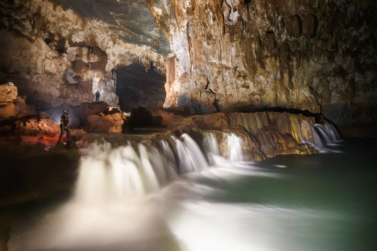 Phong Nha adventure tours: Tu Lan Cave